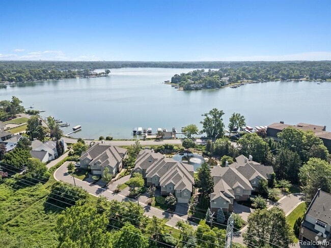 Building Photo - 3782 Pine Lake Knoll Dr Rental