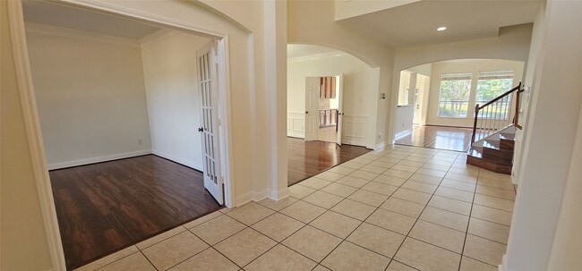 Building Photo - 6926 Sable River Dr