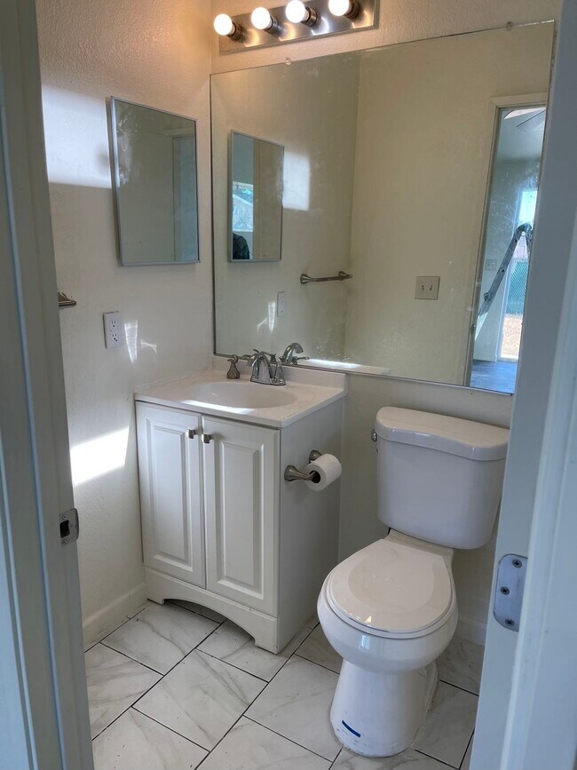 Photo - 1530 E Annadale Ave