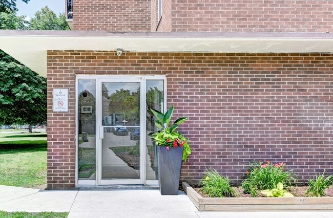 Photo - Willow Road Apartments