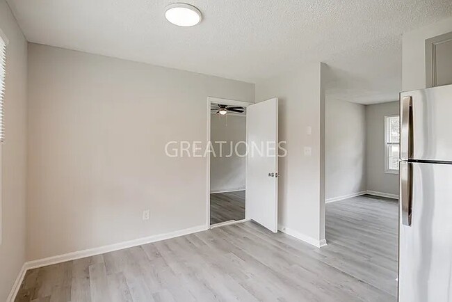 Photo - 300 Springwood Dr