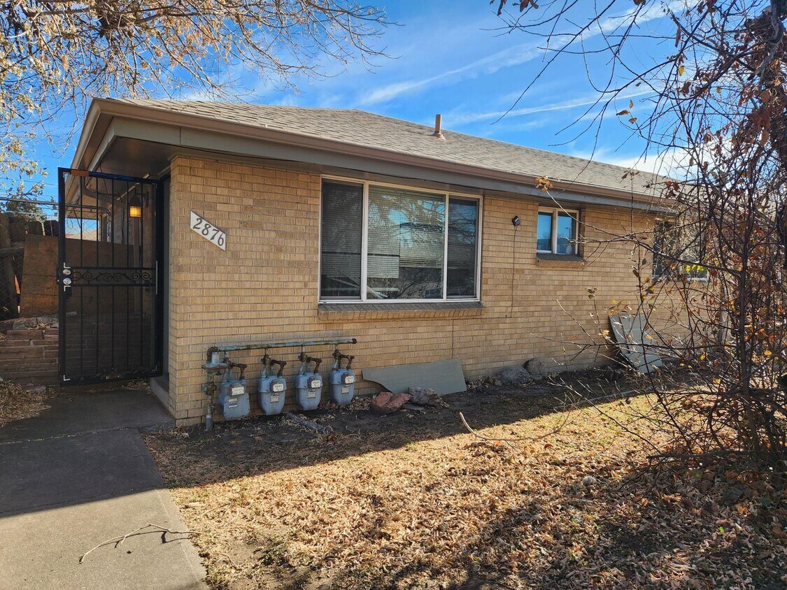 Move In Special offered 2 bedroom with 1 bath - Move In Special offered 2 bedroom with 1 bath