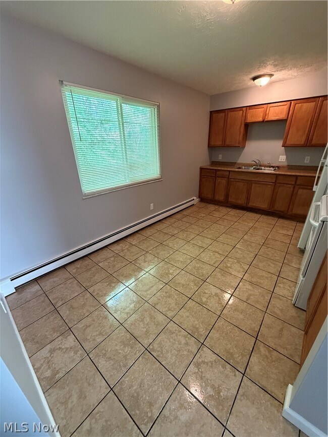 Photo - 166 Kendall Ave Unidad 3