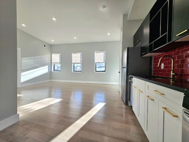 Photo - 179 Van Buren St Unidad 3C