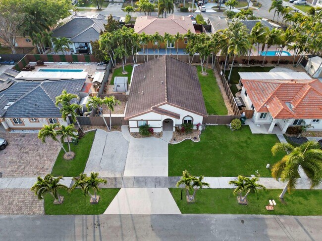 Photo - 704 SE 14th Pl