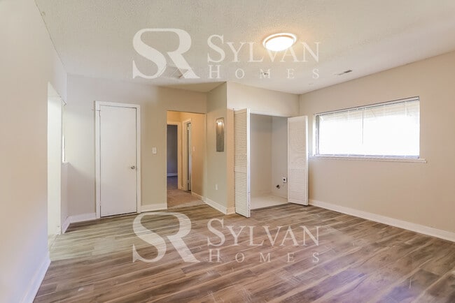 Photo - 3 BR, 2 BA home in Oakwood Estates