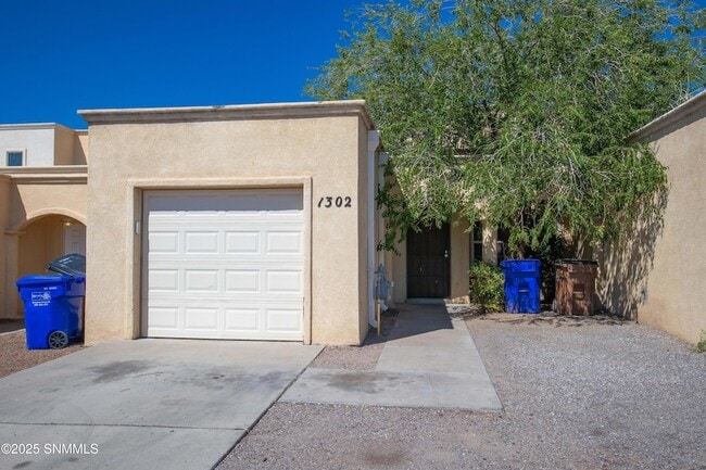 Building Photo - 1302 S Triviz Dr Rental