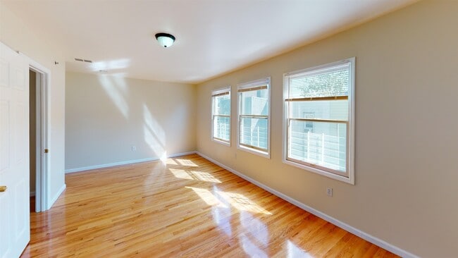 Photo - 57 Washburn St Unidad 2F