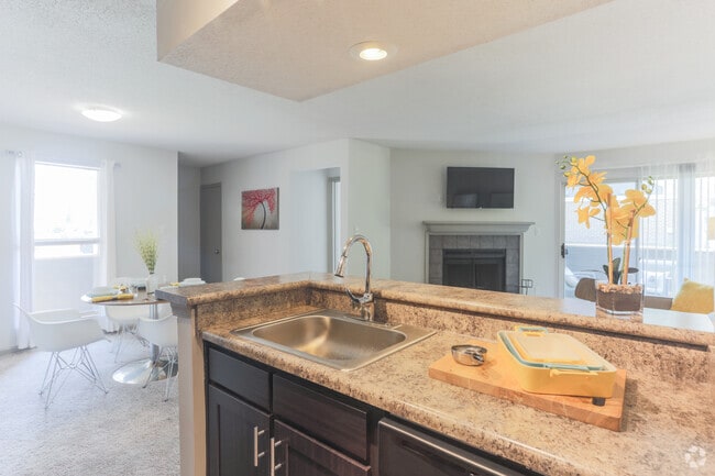 2BR,2BA,-1011SF