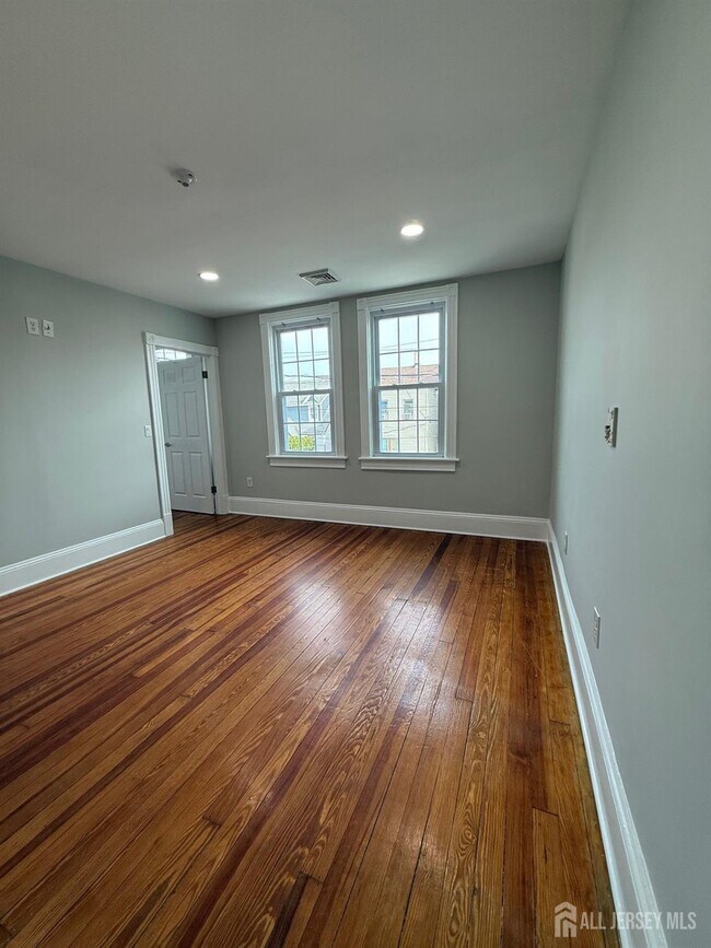 Photo - 187 Broad St Unit 2