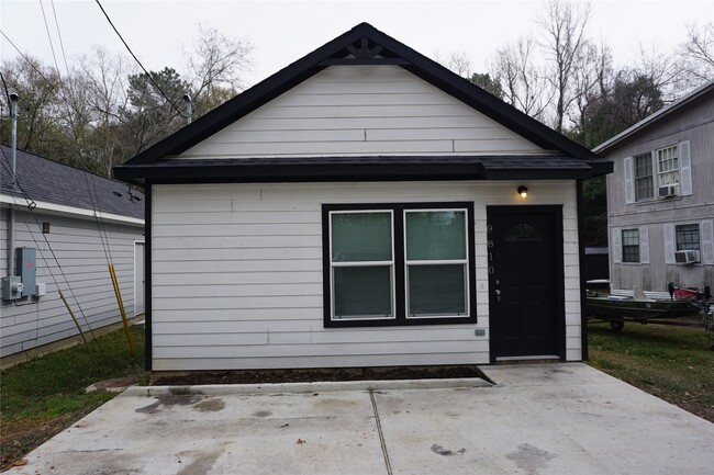 Building Photo - 9810 Arbor Oak