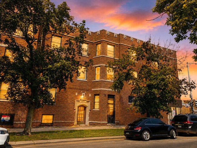 Building Photo - 1646 W Albion Ave