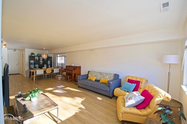 Photo - 125 Mary St Unidad #A