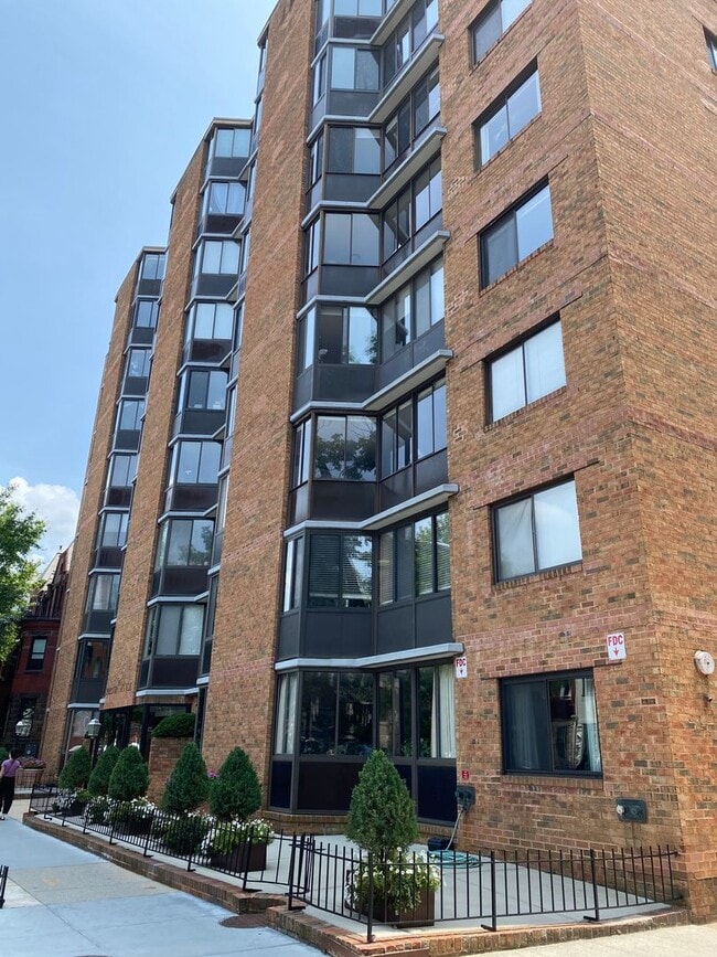 Building Photo - Efficiency close to Dupont Circle Rental