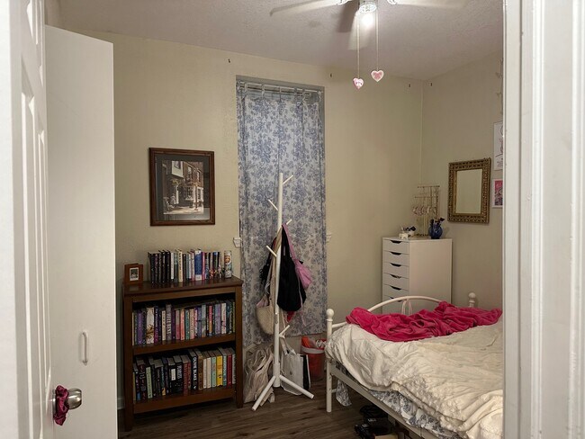 Photo - 1436 N Maplewood Ave Unit G