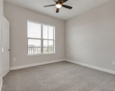 Photo - 1305 E Jefferson Blvd