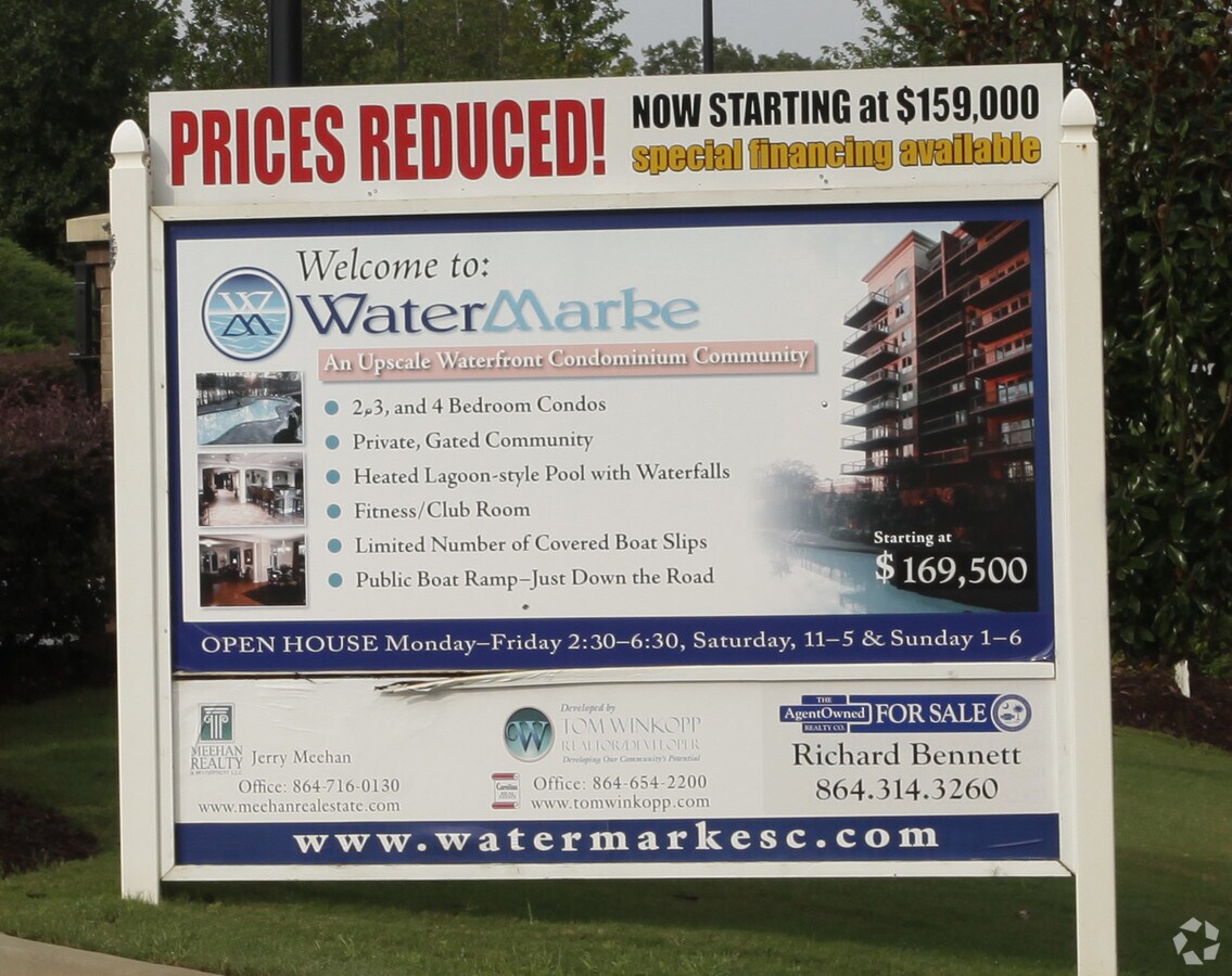 Photo - 105 Watermarke Ln