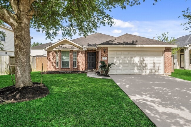 Photo - 305 Golden Oak Dr