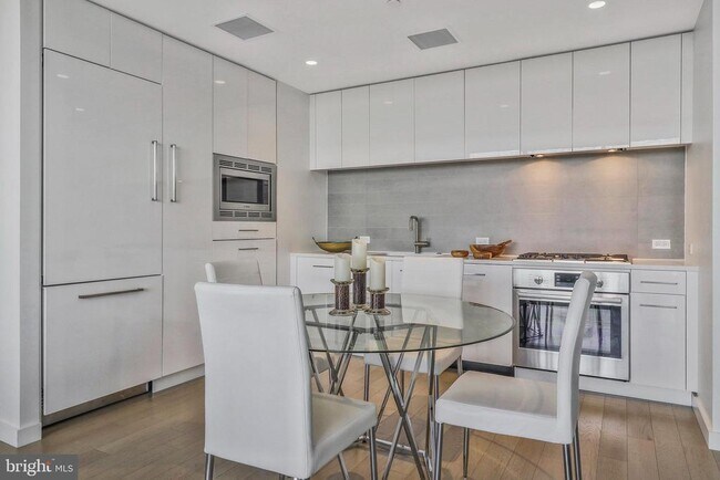 Photo - 1111 24th St NW Unidad PH107