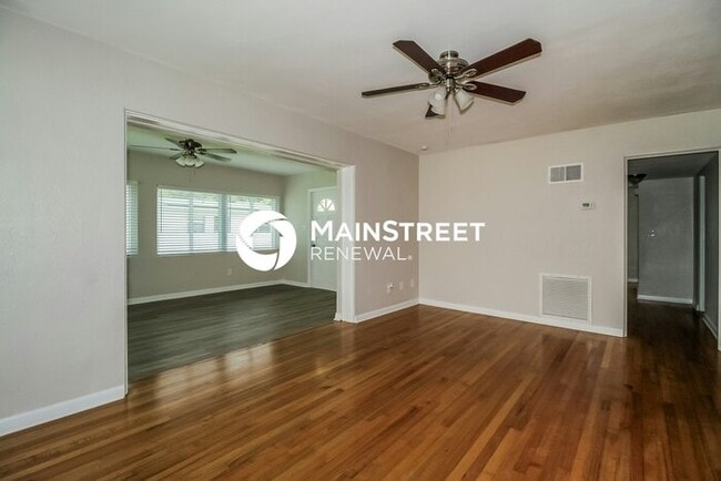 Photo - 3 Bedroom Pet-Friendly Home in Winter Park, FL with Main Street Renewal