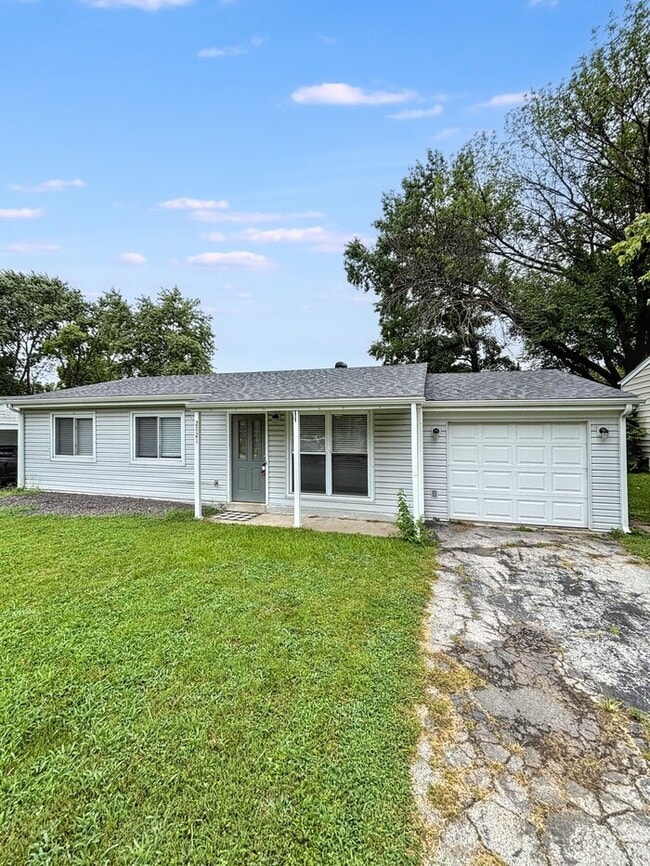 Building Photo - 2821 Sugar Tree Ln Rental