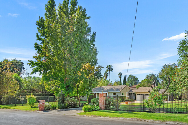 Photo - 8757 Encino Ave House