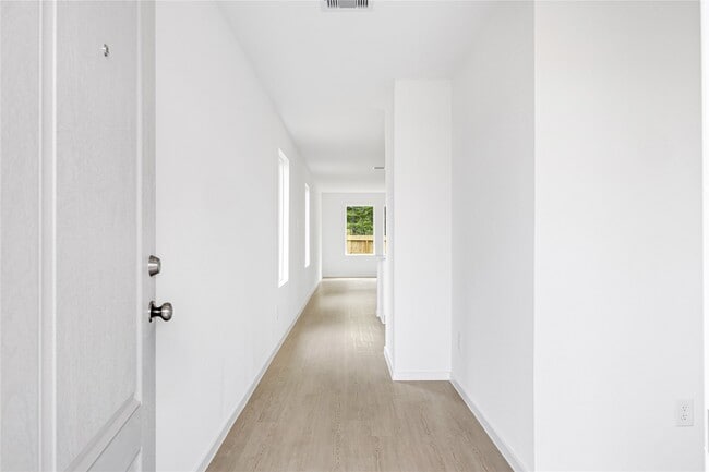 Photo - 915 Songbird Ln