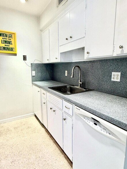 Photo - 128 Venetian Dr