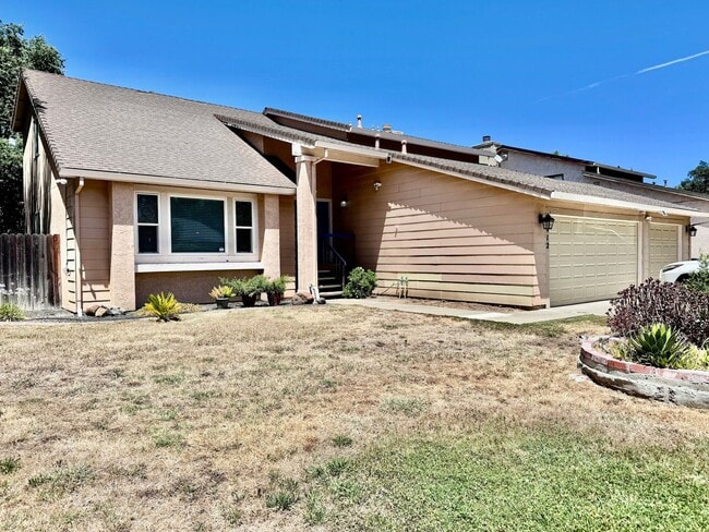 Building Photo - NOW AVAILABLE - 4 BED, 3 BATH, 2 CAR GARAG... Rental