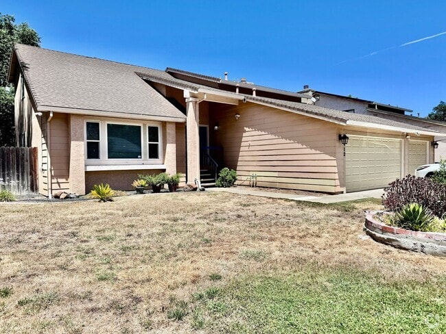 Building Photo - NOW AVAILABLE - 4 BED, 3 BATH, 2 CAR GARAG... Rental