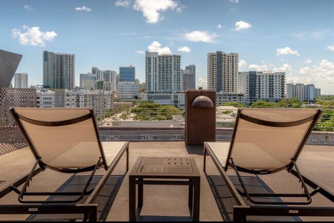 Photo - 533 NE 3rd Ave