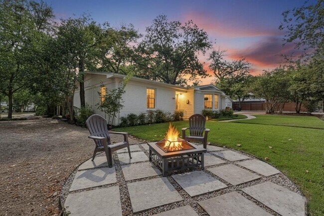 Photo - 2801 Perry Ln