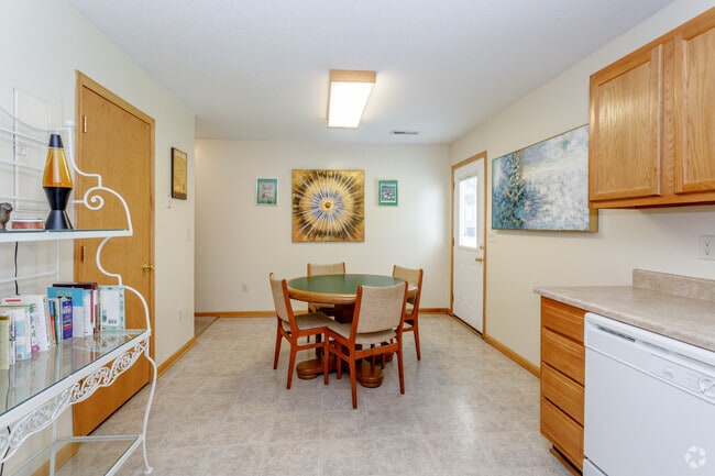 3BR, 1.5BA - 1200 SF