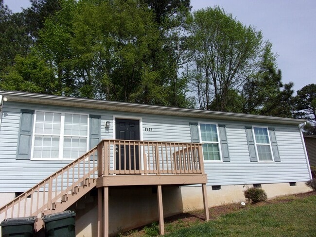 Building Photo - 3 Bedroom 1 Bath Home - Recently Refreshed