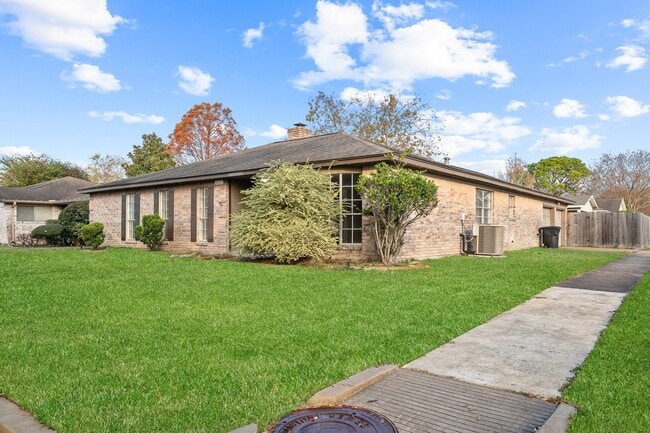 Photo - 9302 Claridge Dr