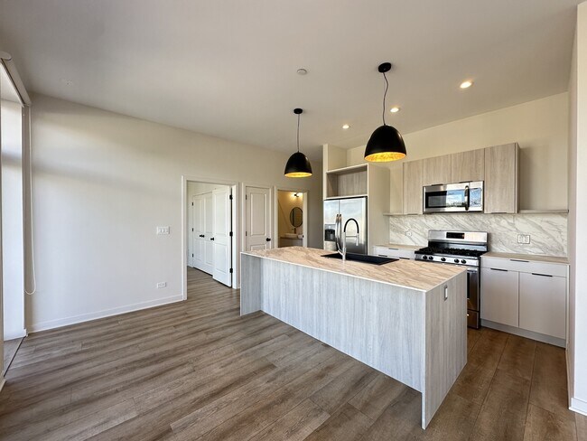 Photo - 6340 W Belmont Ave Unidad 102