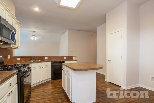 Photo - 810 Forest Hillside Ln