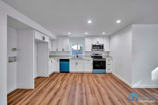 Photo - 11845 Hamlin St