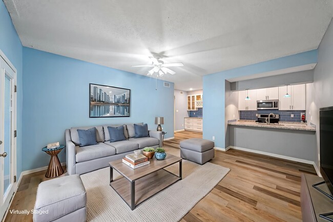 Building Photo - 7095 N Holiday Dr