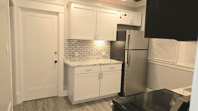 Photo - 414 Taunton Pl Unit Lower