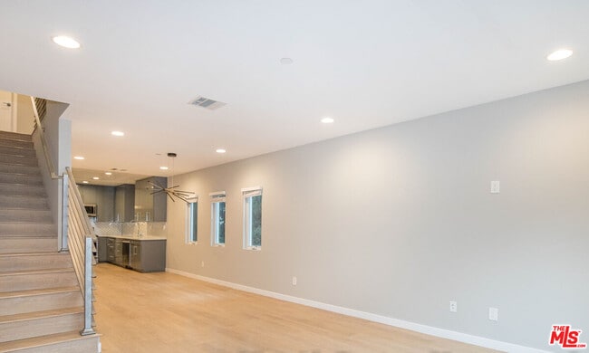 Building Photo - 6546 La Mirada Ave Unit 6548