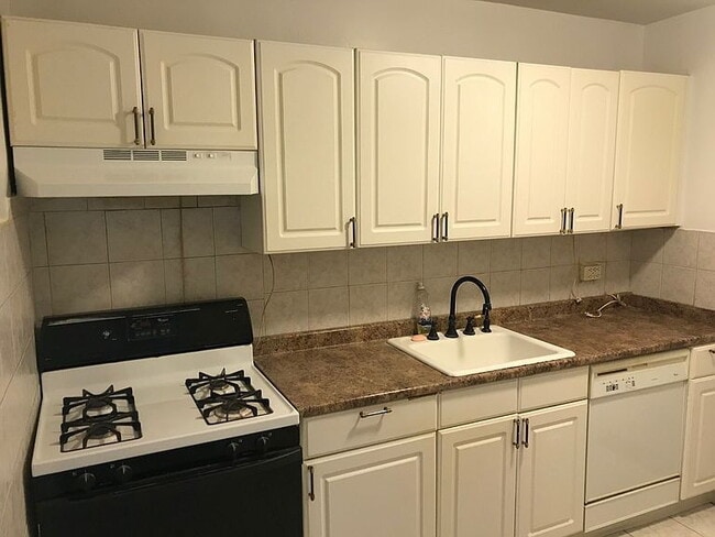 Photo - "Charming 1-Bedroom Haven with Granite Touches & Gleaming Hardwood - 800 Sq Ft Gem in The Bronx!"