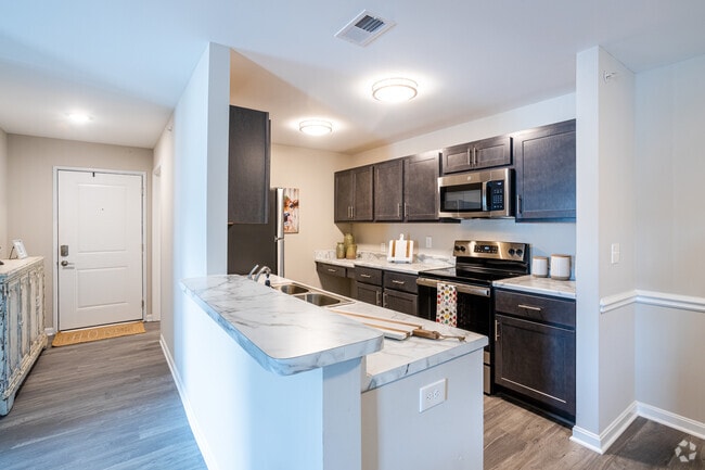 2BR, 2BA - 1,215 SF - Bar & Kitchen - Crestwood Commons