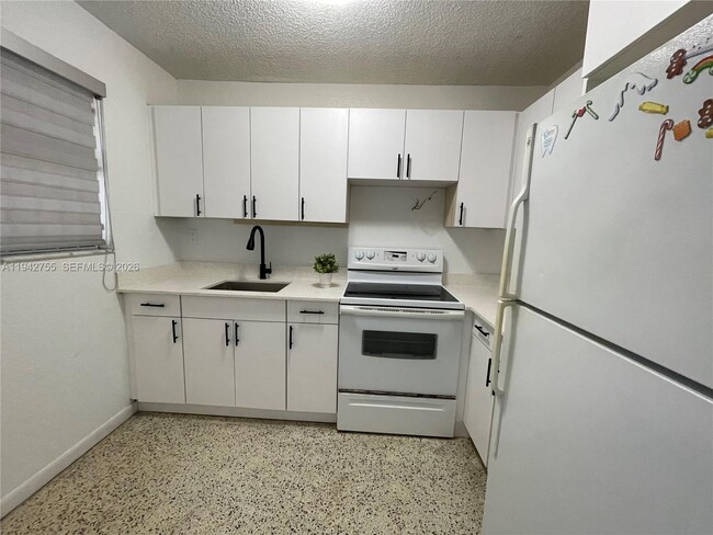 Photo - 142 SW 18th Ave Unit 19
