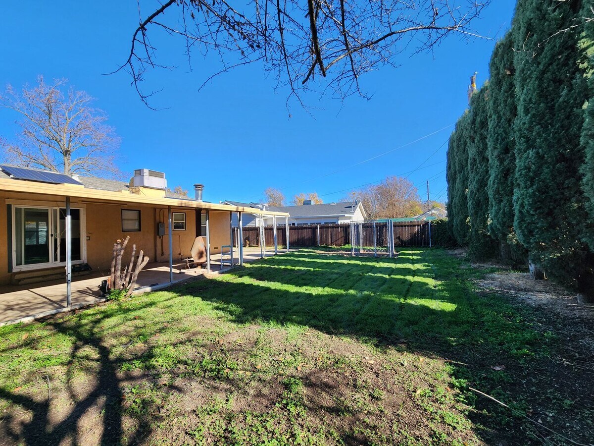 Photo - 1600 Shirley Dr - Sacramento 95822