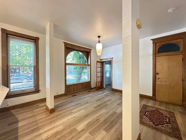 Building Photo - 3534 N Ashland Ave Unit J09P