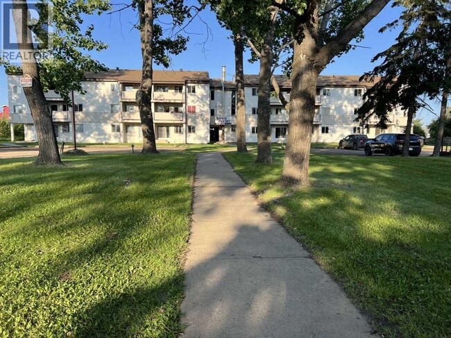 Photo - 5117-5144 44 St