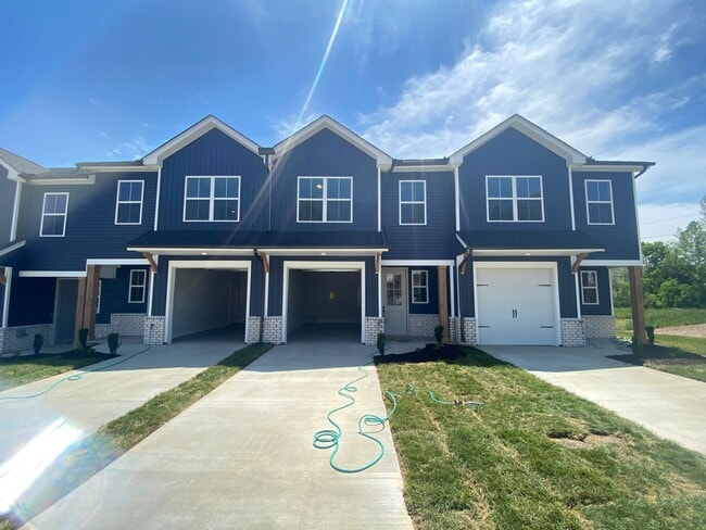 Building Photo - Modern 3-Bedroom Townhome!