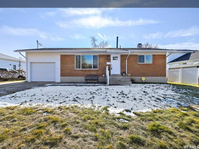 Photo - 516 E 100 S House