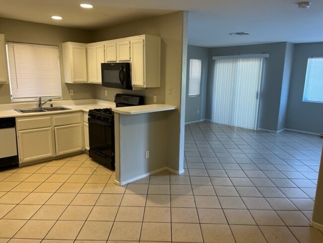Photo - 3 Bedroom located in Gated Community!!
